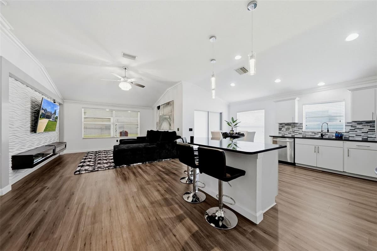 4037 WARWICK HILLS DRIVE — photo 13 of 61
