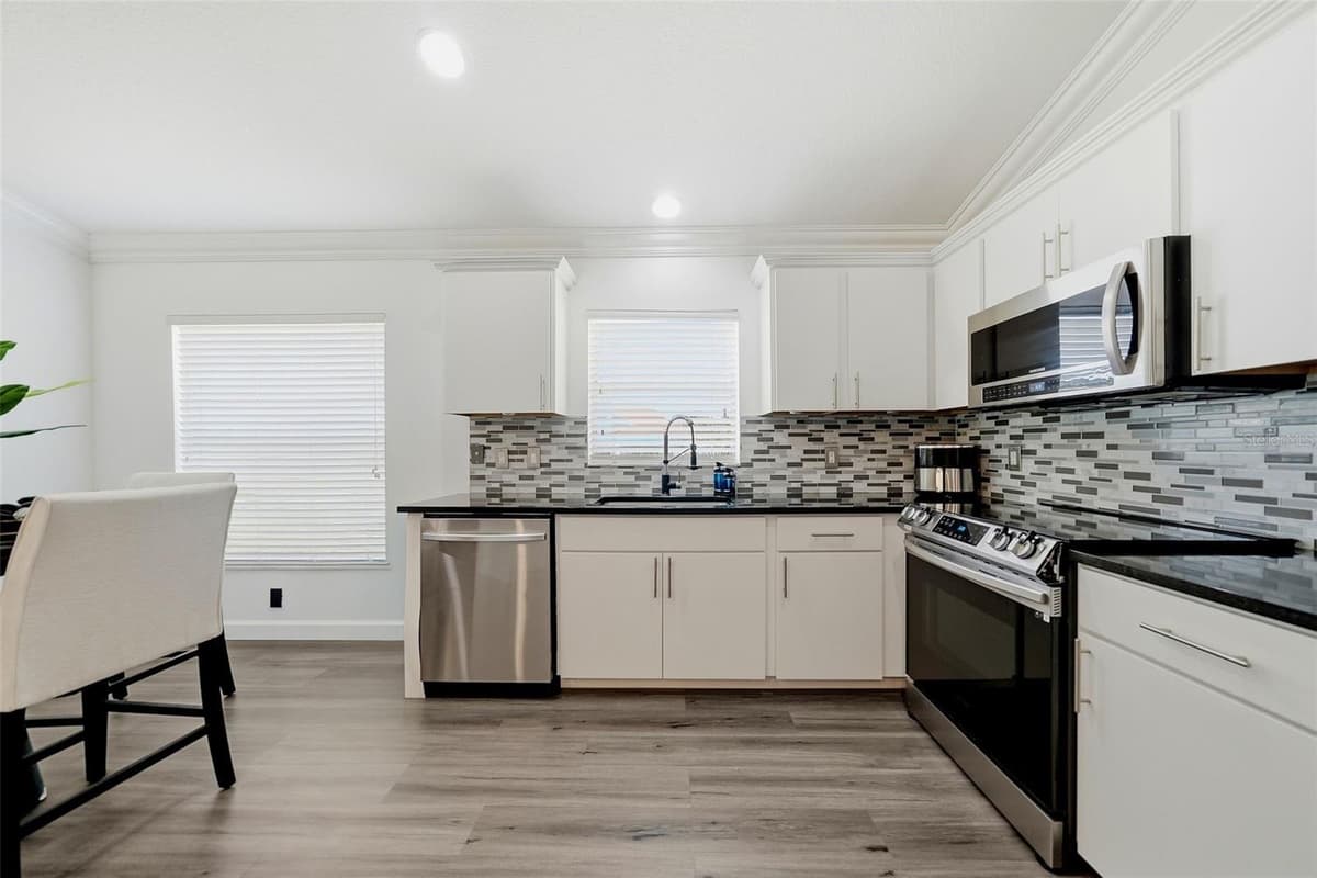 4037 WARWICK HILLS DRIVE — photo 19 of 61