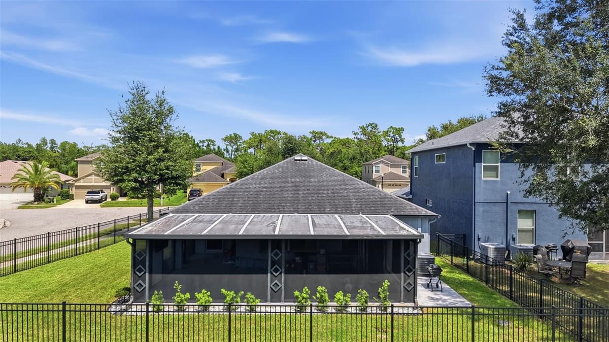 4037 WARWICK HILLS DRIVE — photo 9 of 61