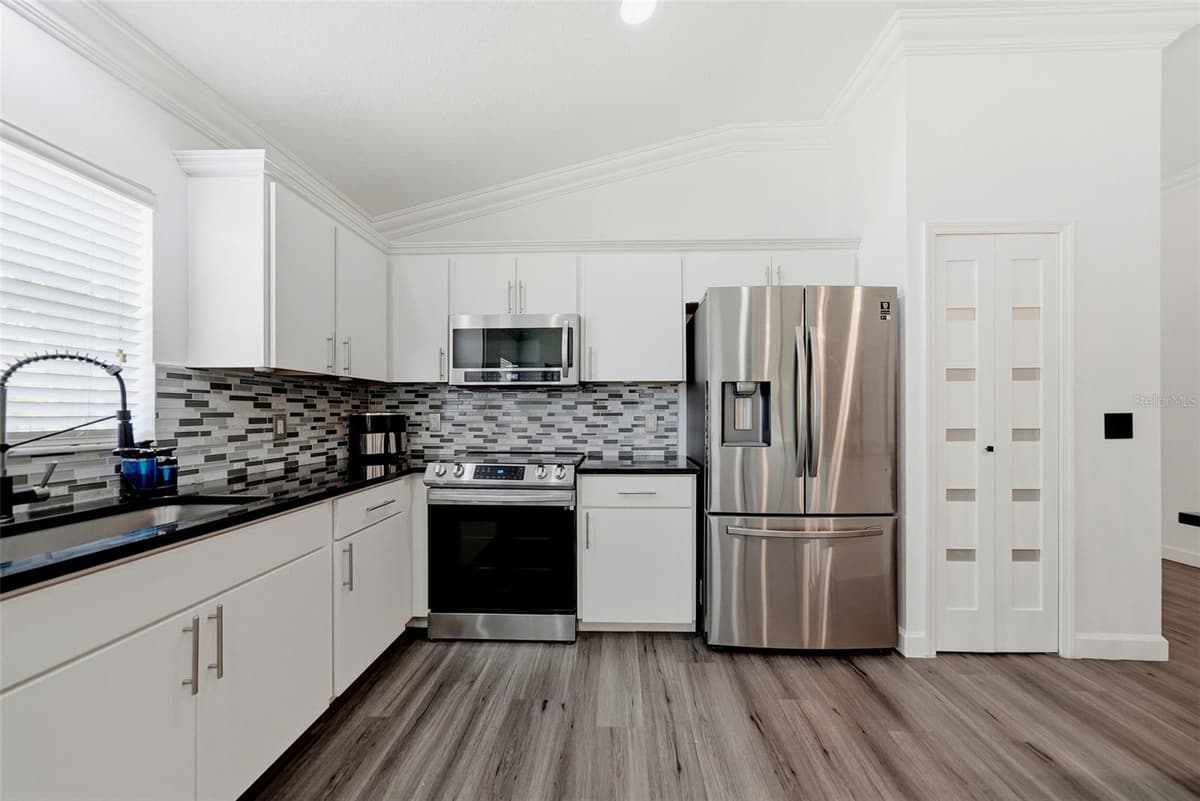 4037 WARWICK HILLS DRIVE — photo 17 of 61