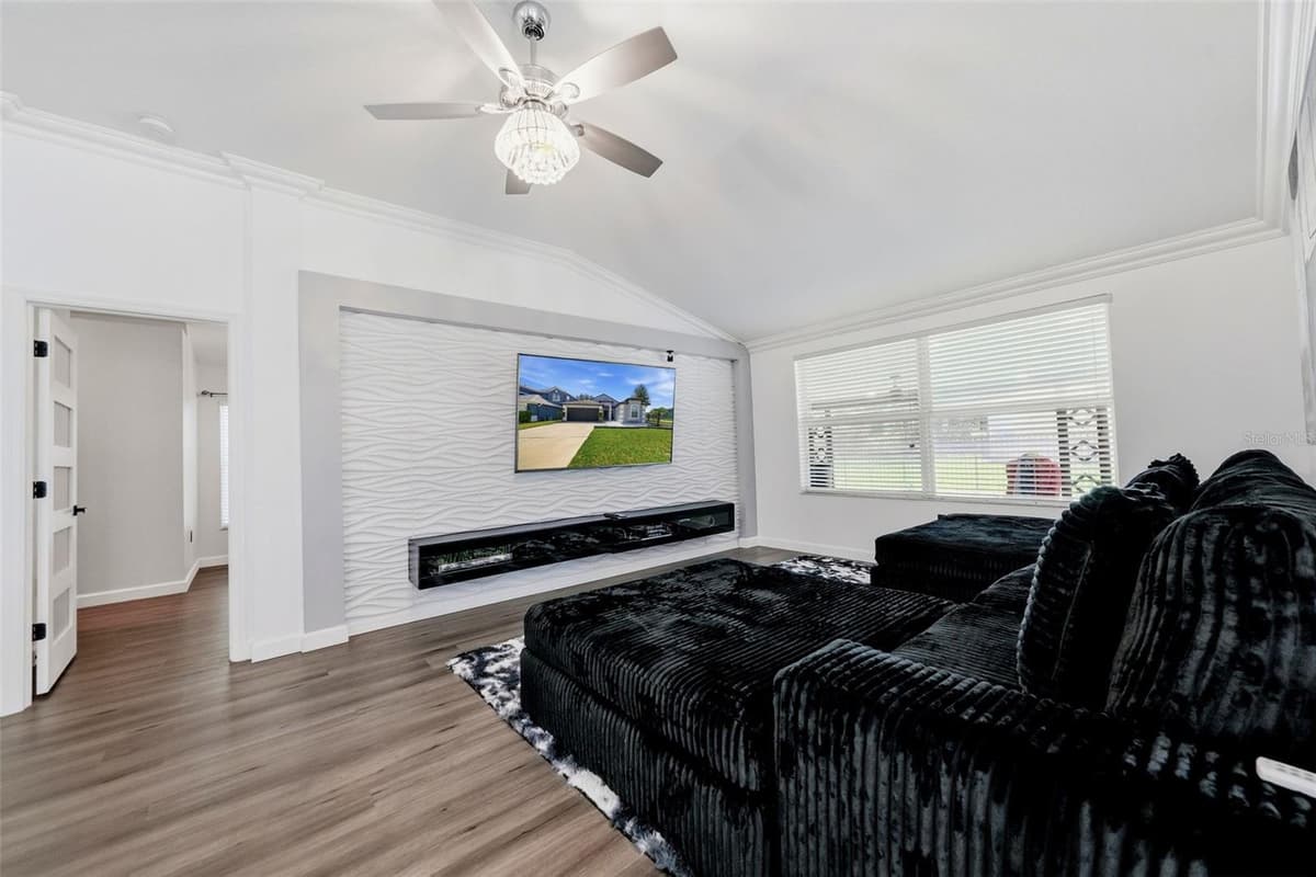 4037 WARWICK HILLS DRIVE — photo 14 of 61