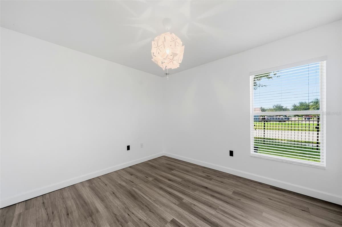 4037 WARWICK HILLS DRIVE — photo 25 of 61