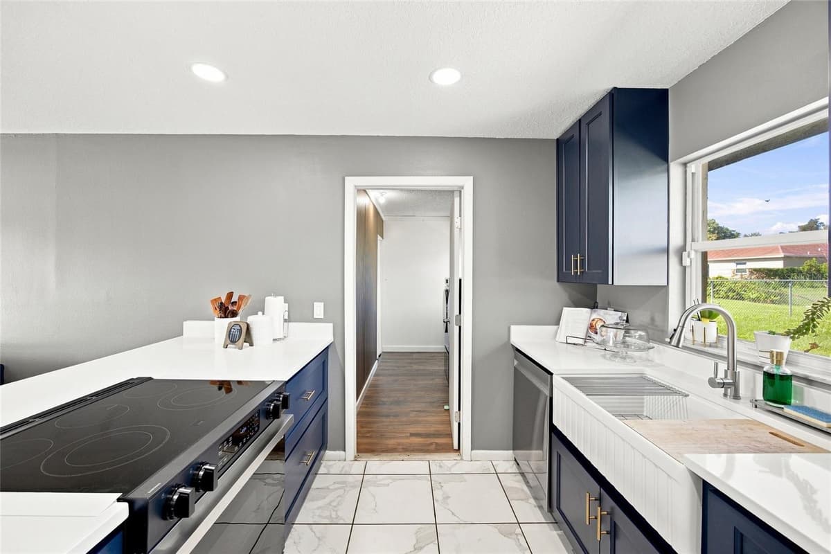 8008 CAMPBELL ROAD — photo 12 of 41