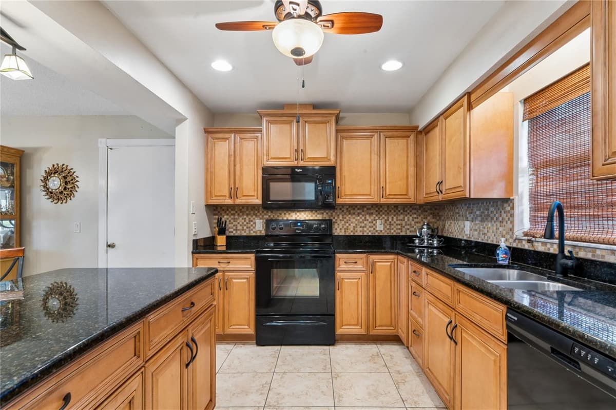 1520 PALMER COURT — photo 13 of 61