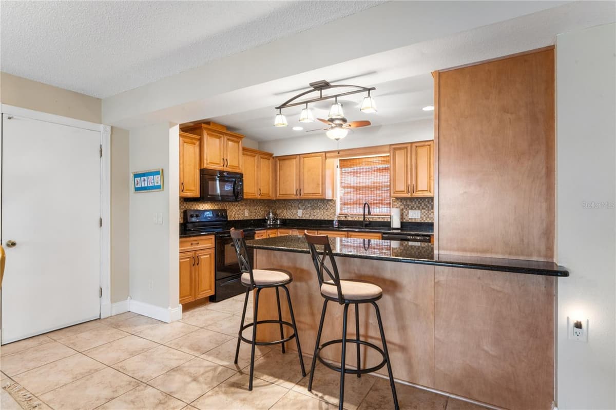 1520 PALMER COURT — photo 10 of 61