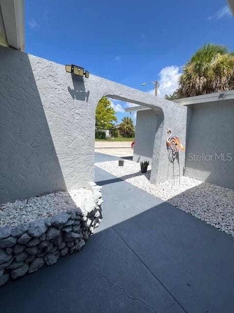 9104 CRABTREE LANE — photo 4 of 27