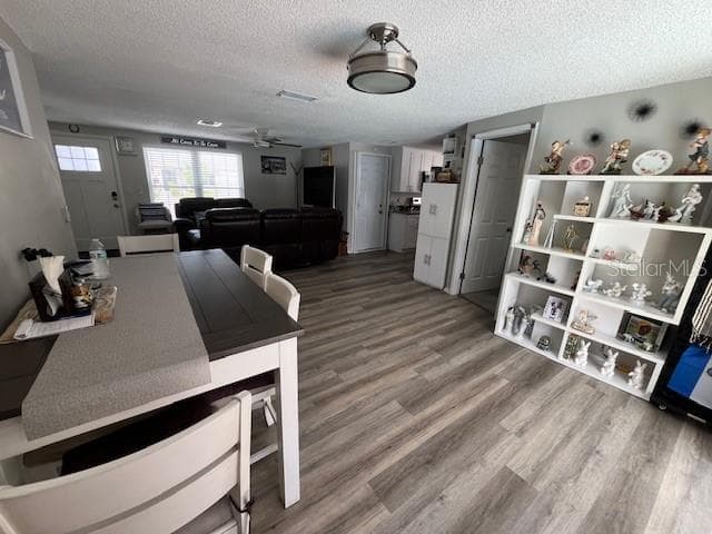 9104 CRABTREE LANE — photo 8 of 27