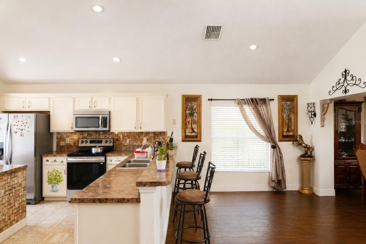 925 STOCKPORT DRIVE — photo 10 of 28