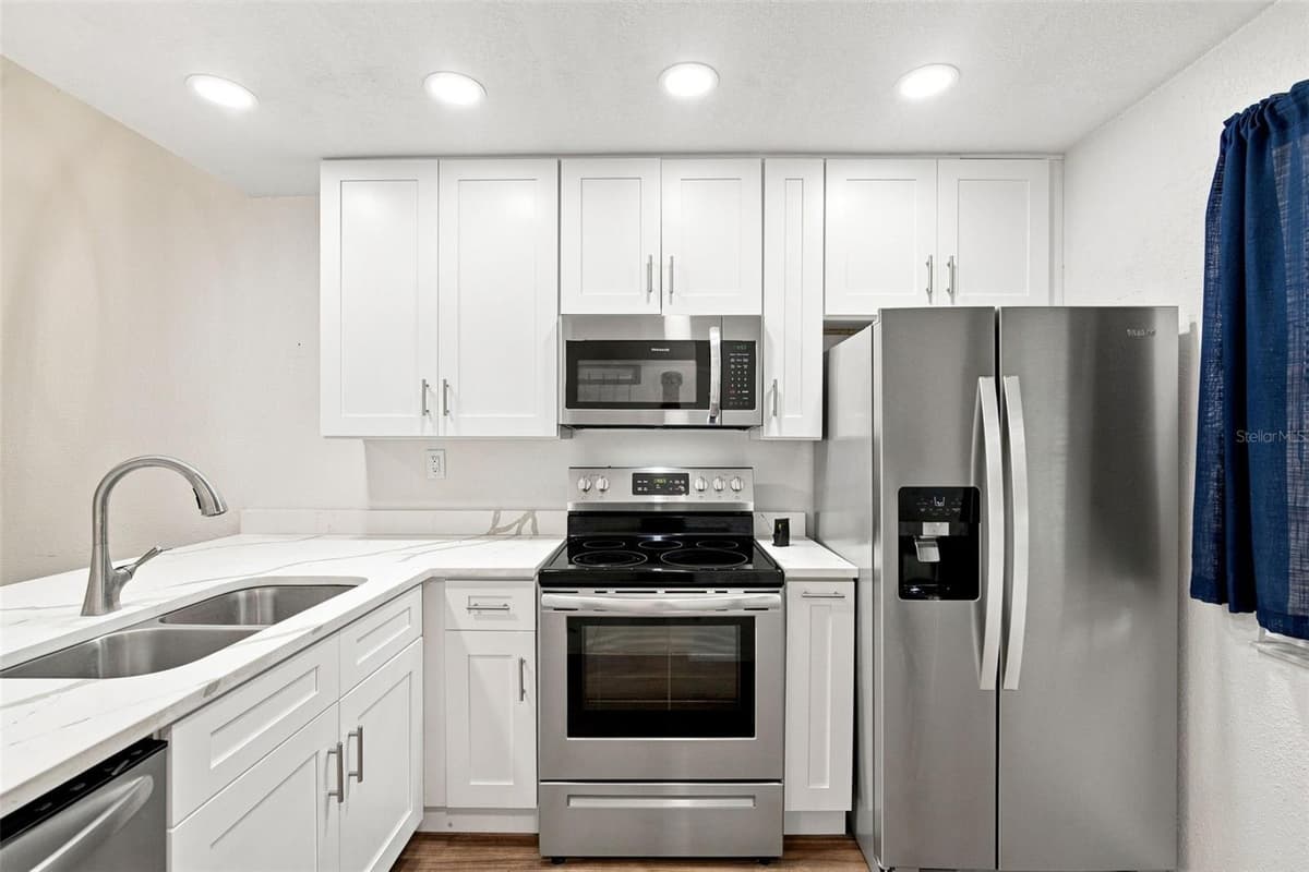 5005 BORDEAUX VILLAGE PLACE — photo 9 of 38