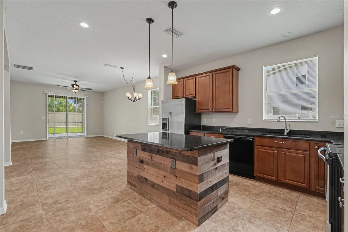 23046 WOOD VIOLET COURT — photo 11 of 27