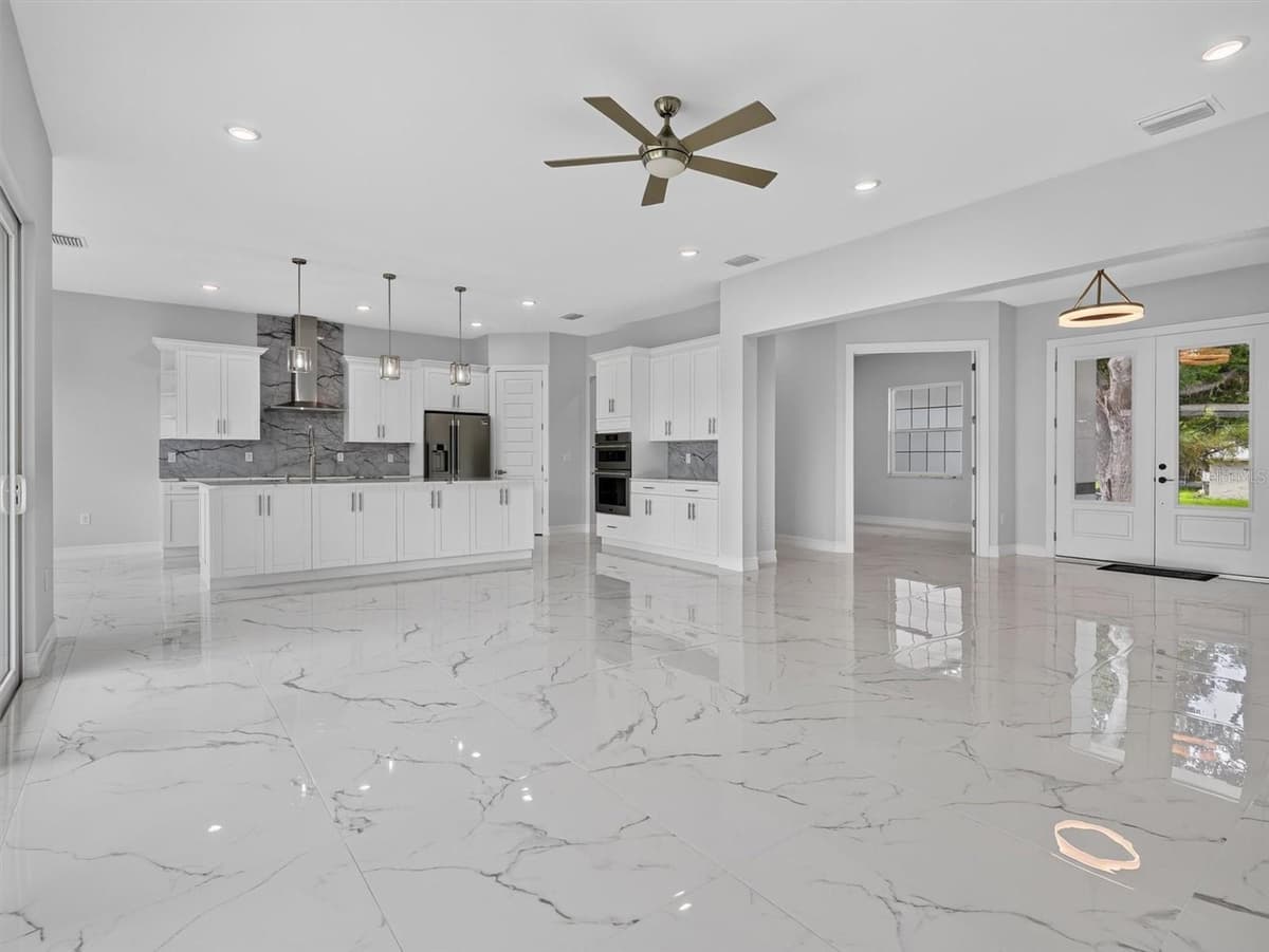 2302 ALLEN DRIVE — photo 9 of 61