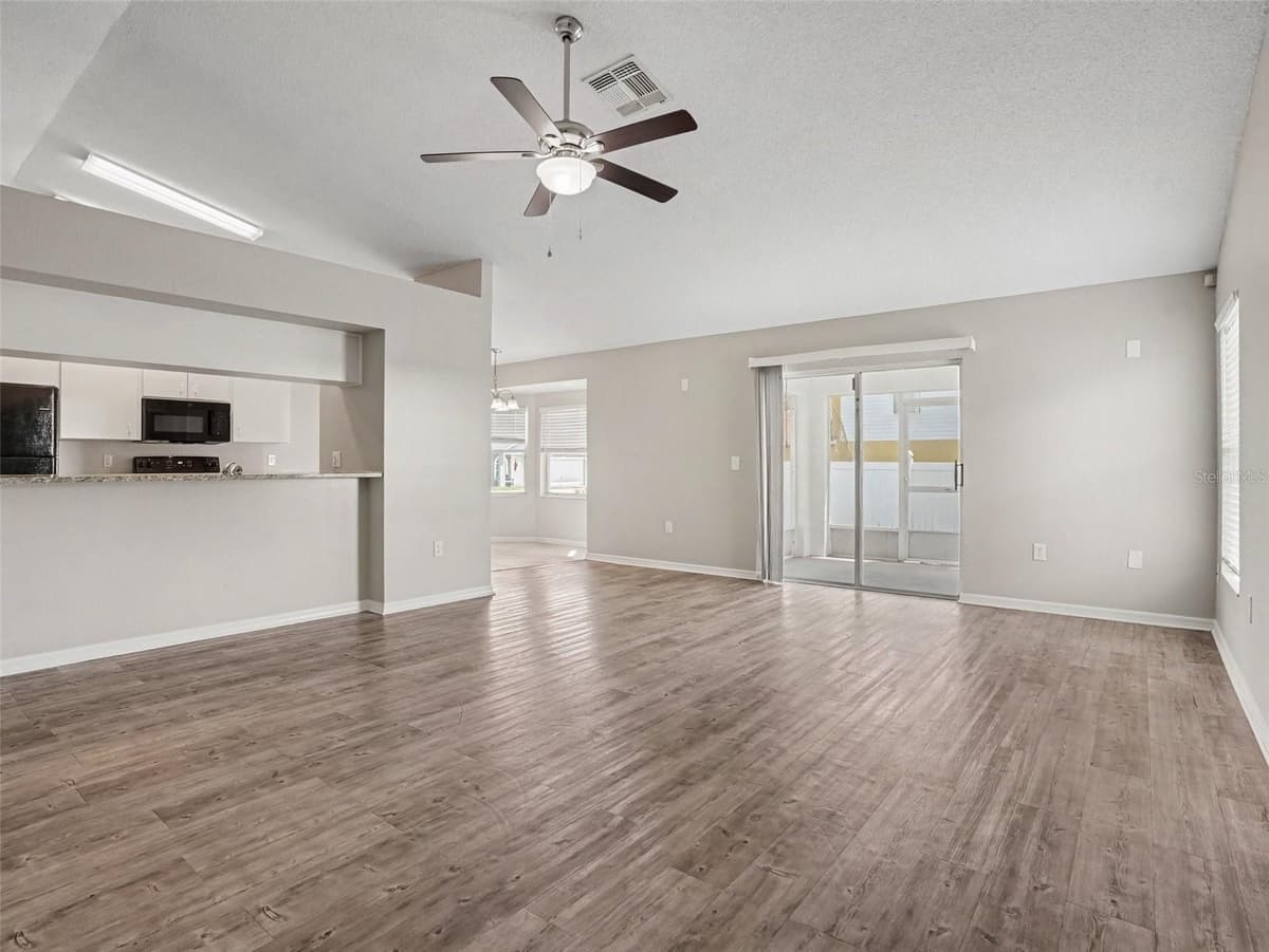 3735 IMPERIAL DRIVE — photo 3 of 15