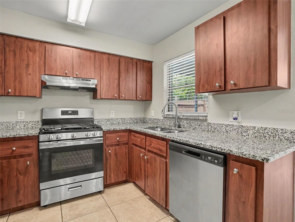 3329 FOX RIDGE DRIVE — photo 6 of 15