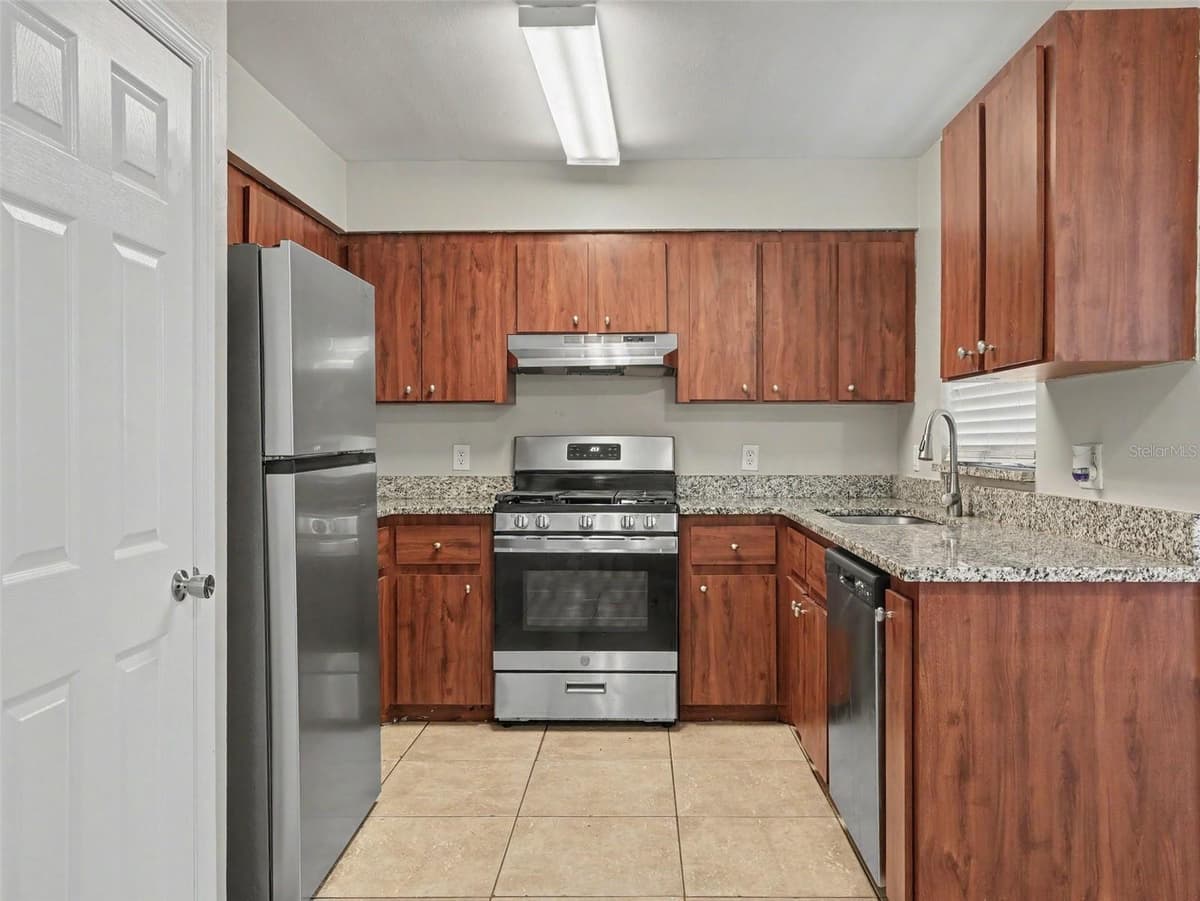 3329 FOX RIDGE DRIVE — photo 5 of 15