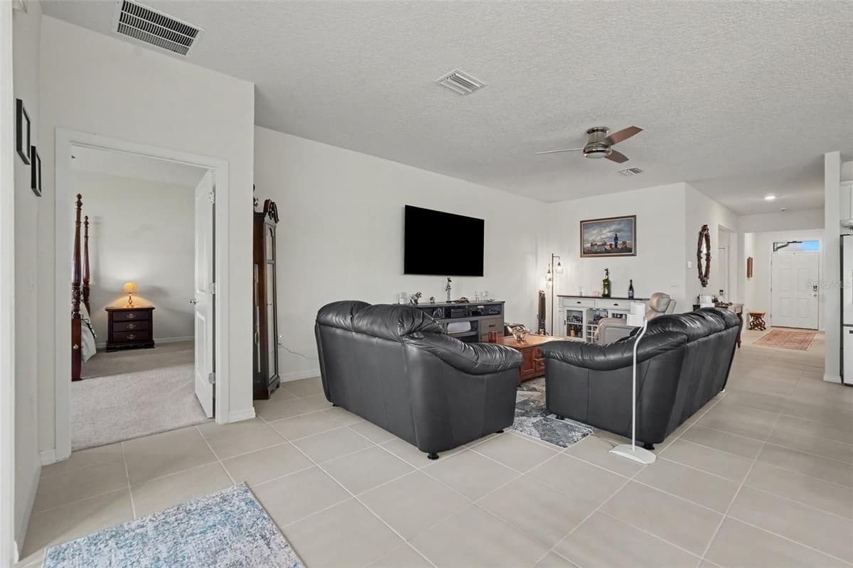 38387 SPRINGHEAD LN — photo 10 of 26