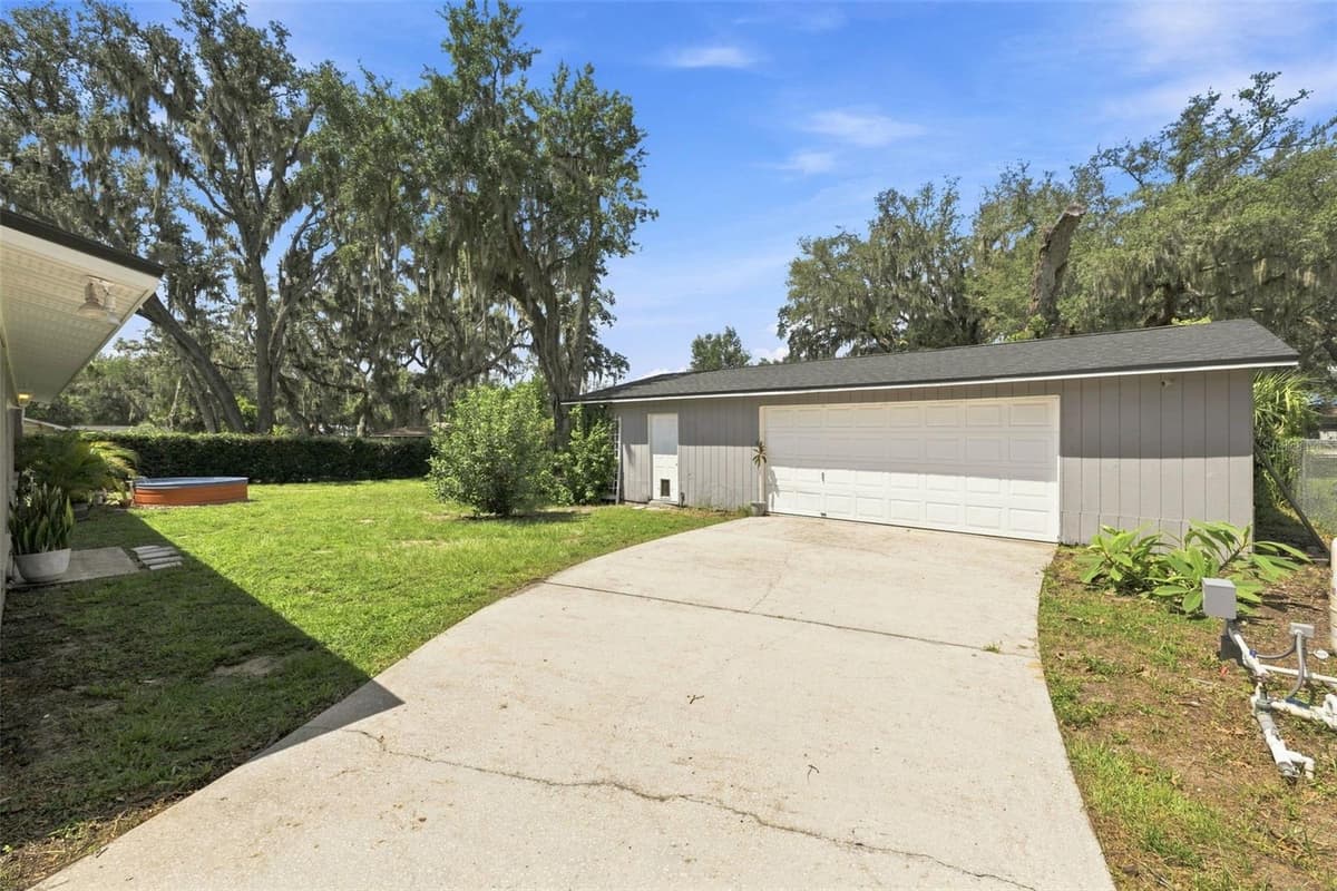 216 AMANA AVENUE — photo 35 of 36