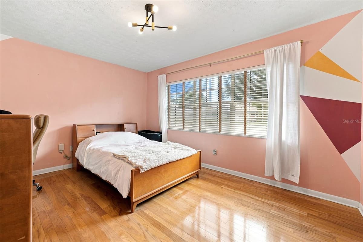 216 AMANA AVENUE — photo 18 of 36