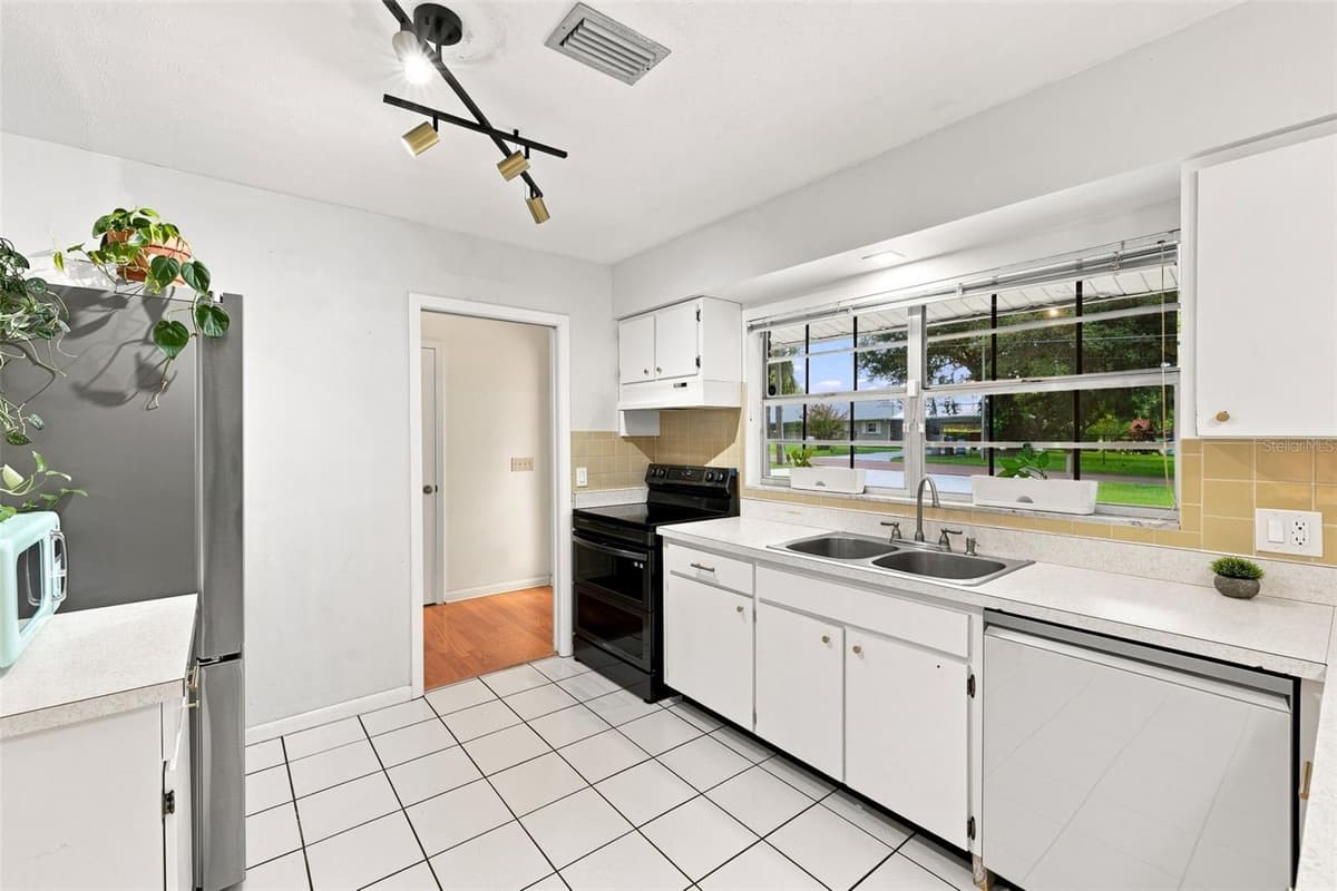 216 AMANA AVENUE — photo 10 of 36