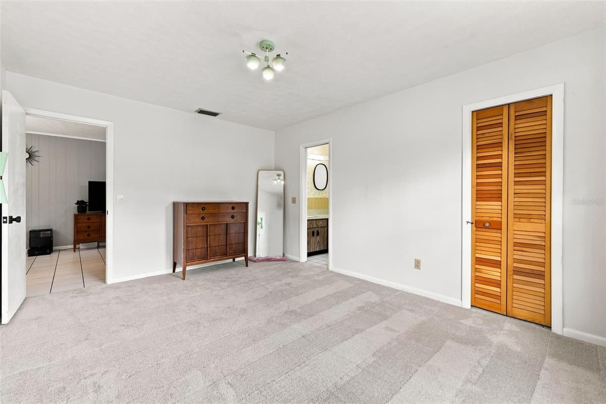 216 AMANA AVENUE — photo 15 of 36