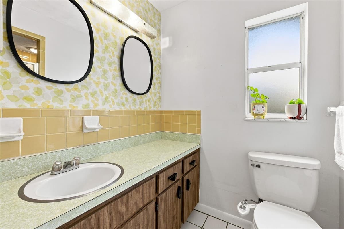 216 AMANA AVENUE — photo 17 of 36