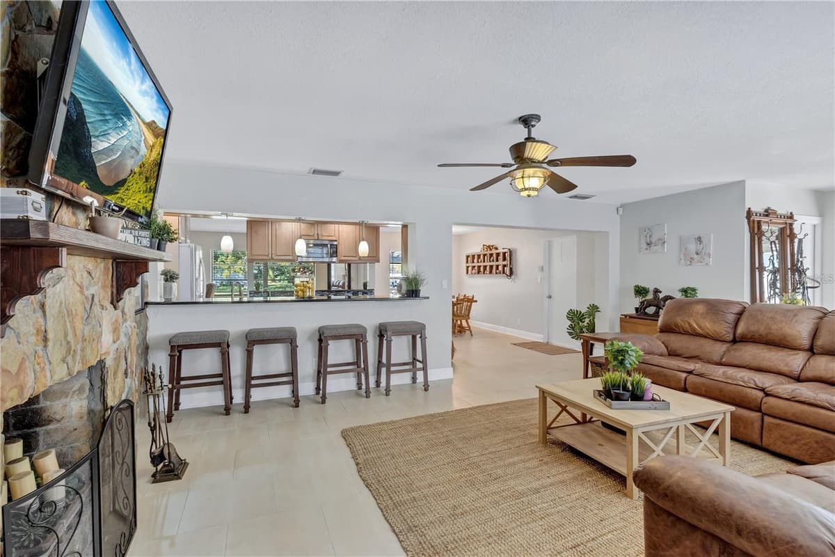 8532 KUMQUAT AVENUE — photo 5 of 41