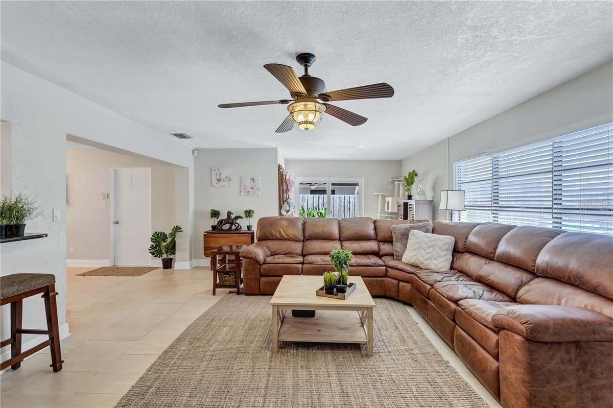 8532 KUMQUAT AVENUE — photo 3 of 41