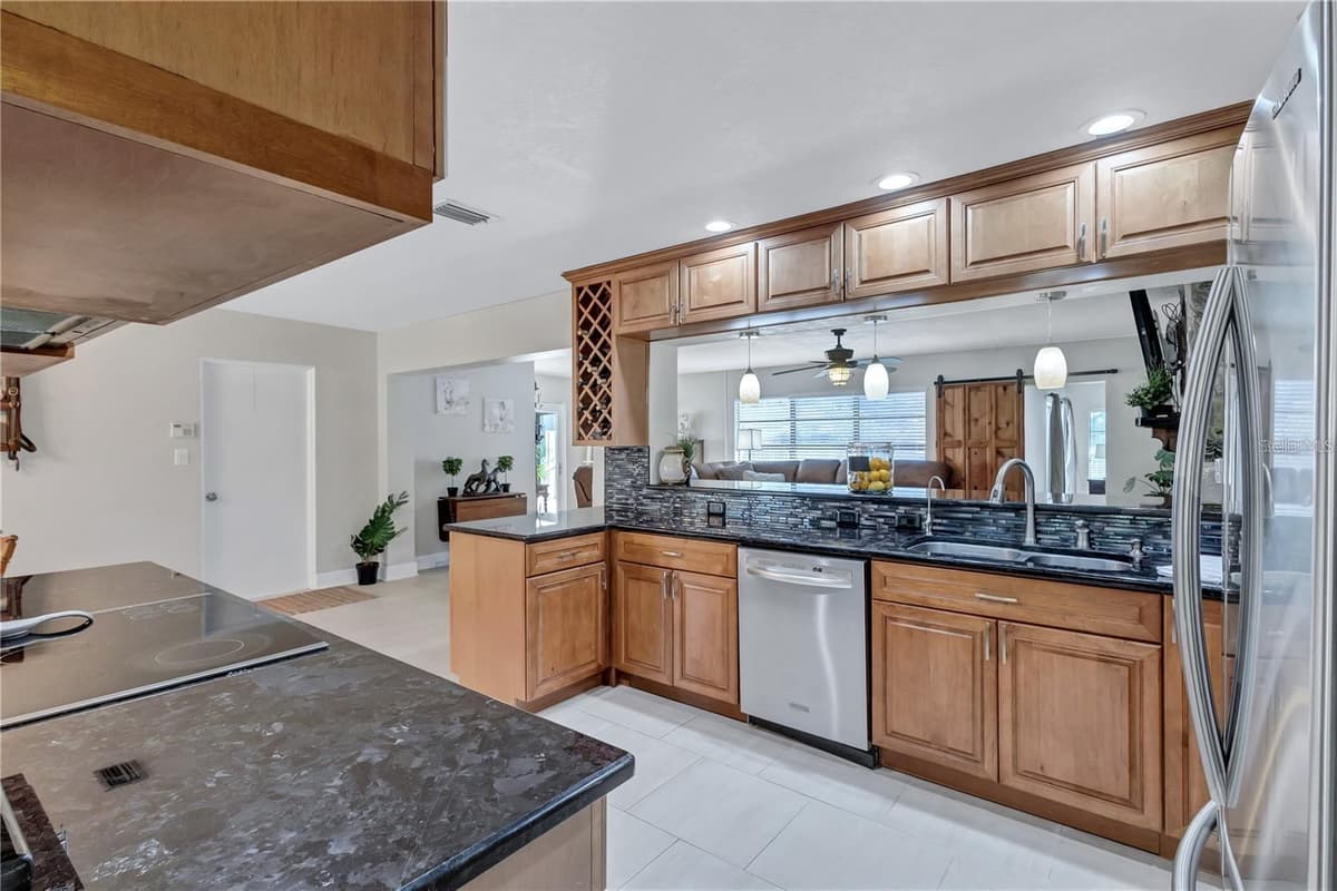 8532 KUMQUAT AVENUE — photo 8 of 41