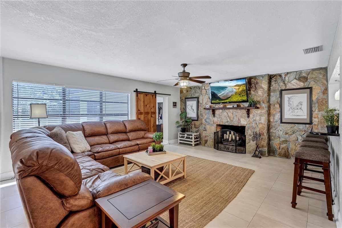 8532 KUMQUAT AVENUE — photo 4 of 41