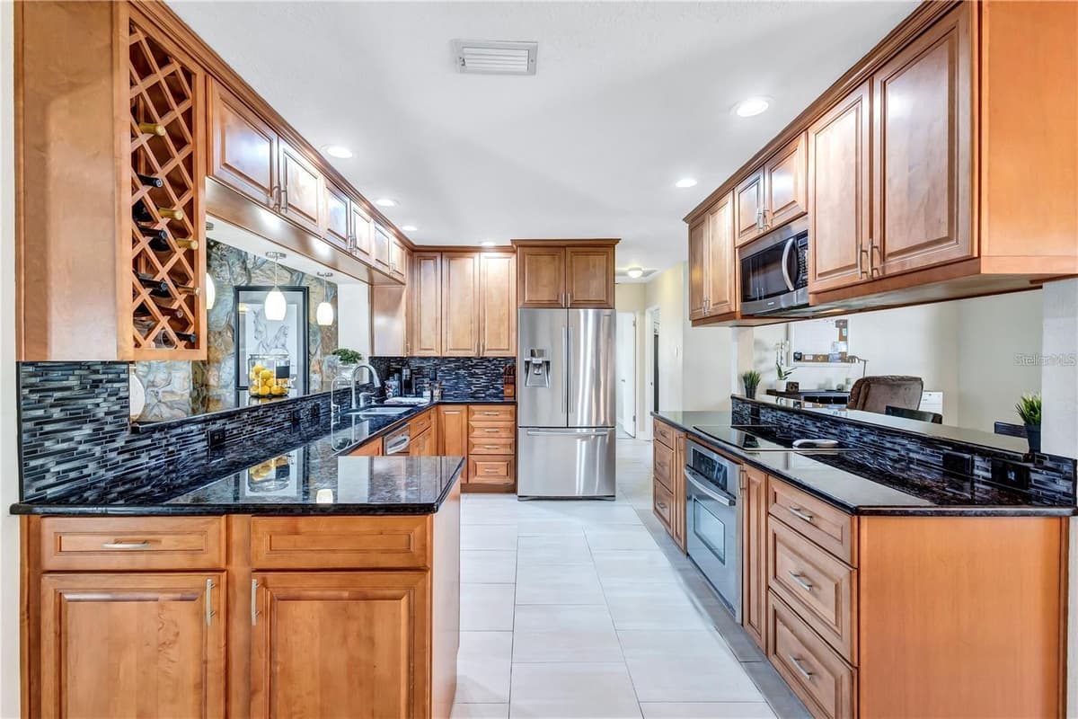 8532 KUMQUAT AVENUE — photo 6 of 41