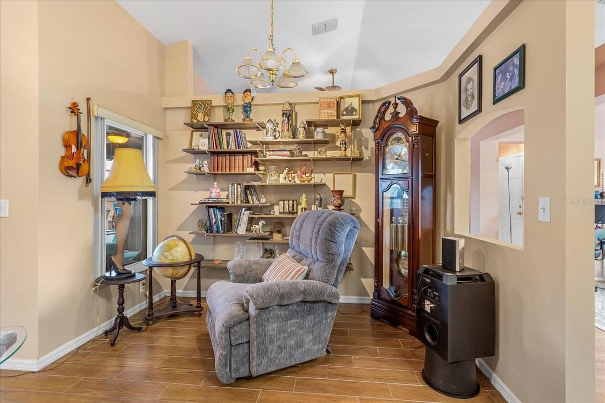 10217 SPRING MOSS AVENUE — photo 12 of 27