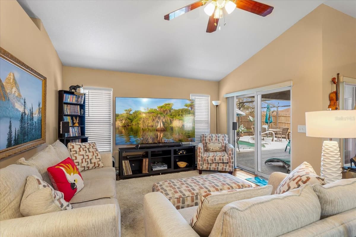 10217 SPRING MOSS AVENUE — photo 14 of 27