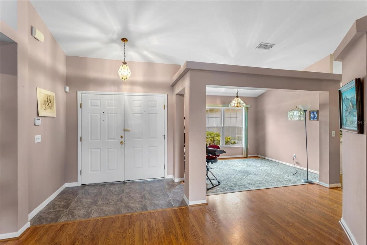 10217 SPRING MOSS AVENUE — photo 4 of 27