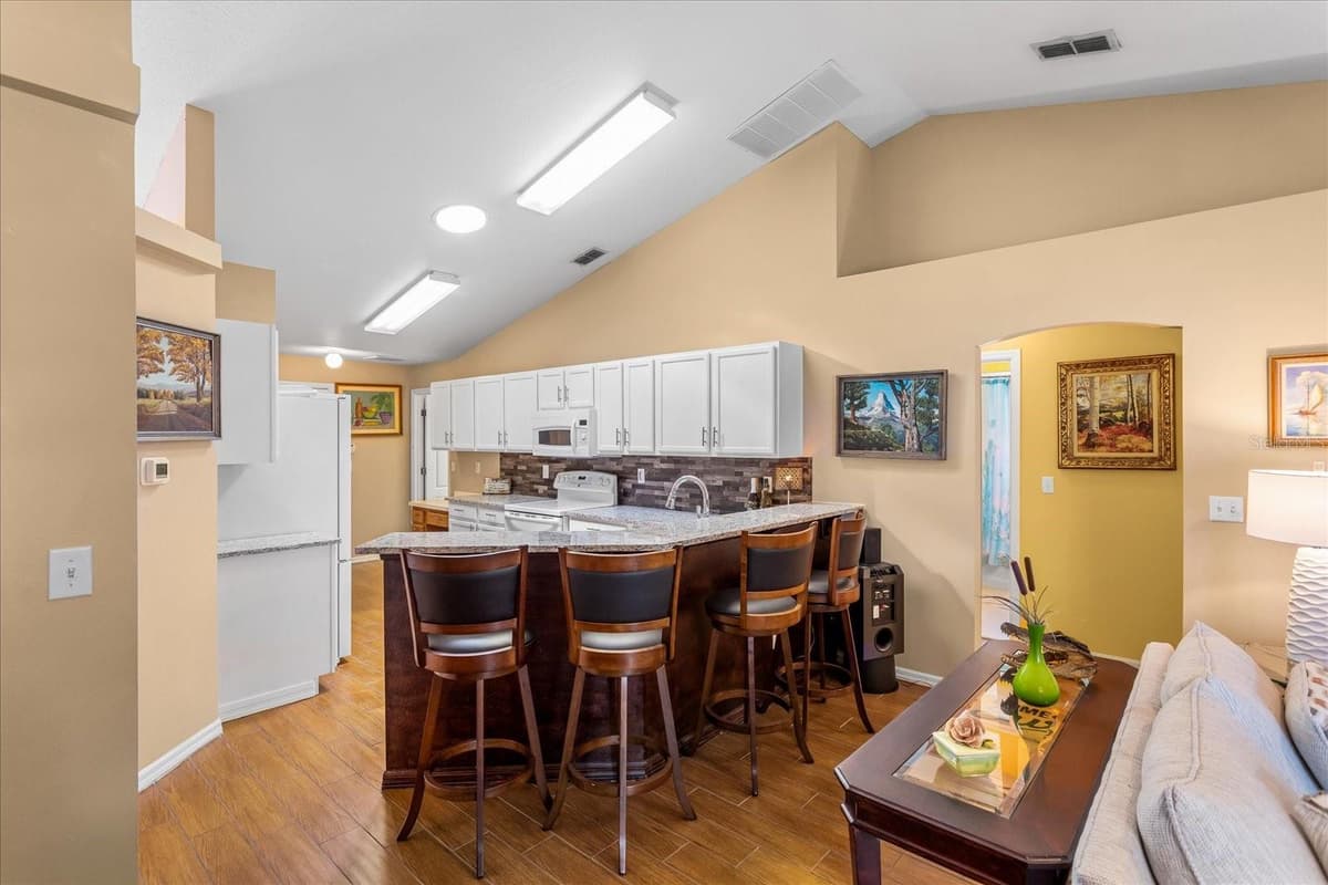 10217 SPRING MOSS AVENUE — photo 8 of 27