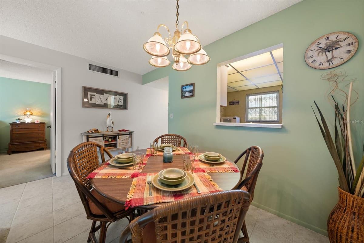 11485 OAKHURST ROAD — photo 8 of 33