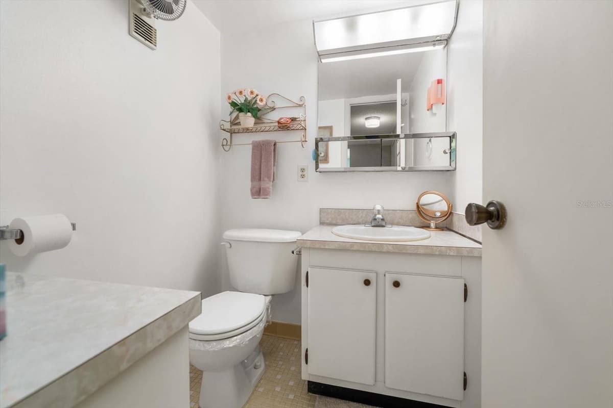 11485 OAKHURST ROAD — photo 17 of 33