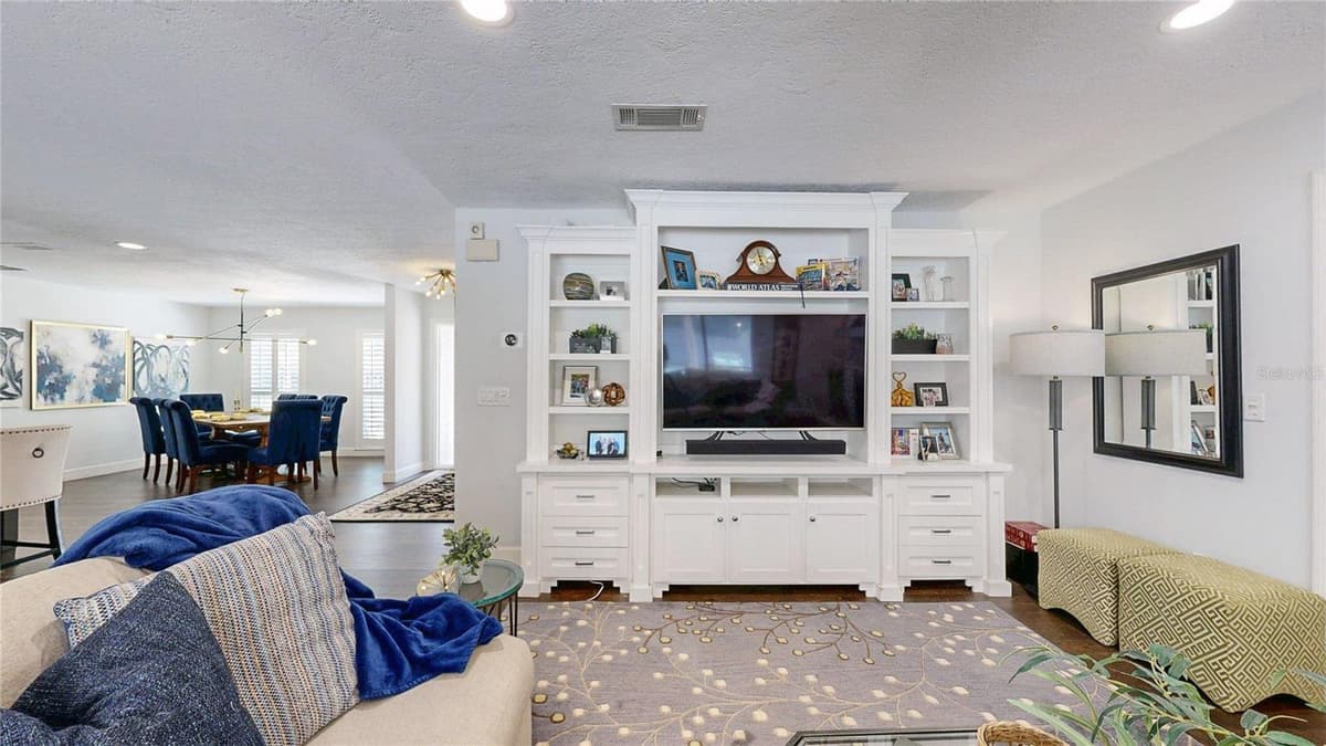 718 FOX VALLEY DRIVE — photo 18 of 25