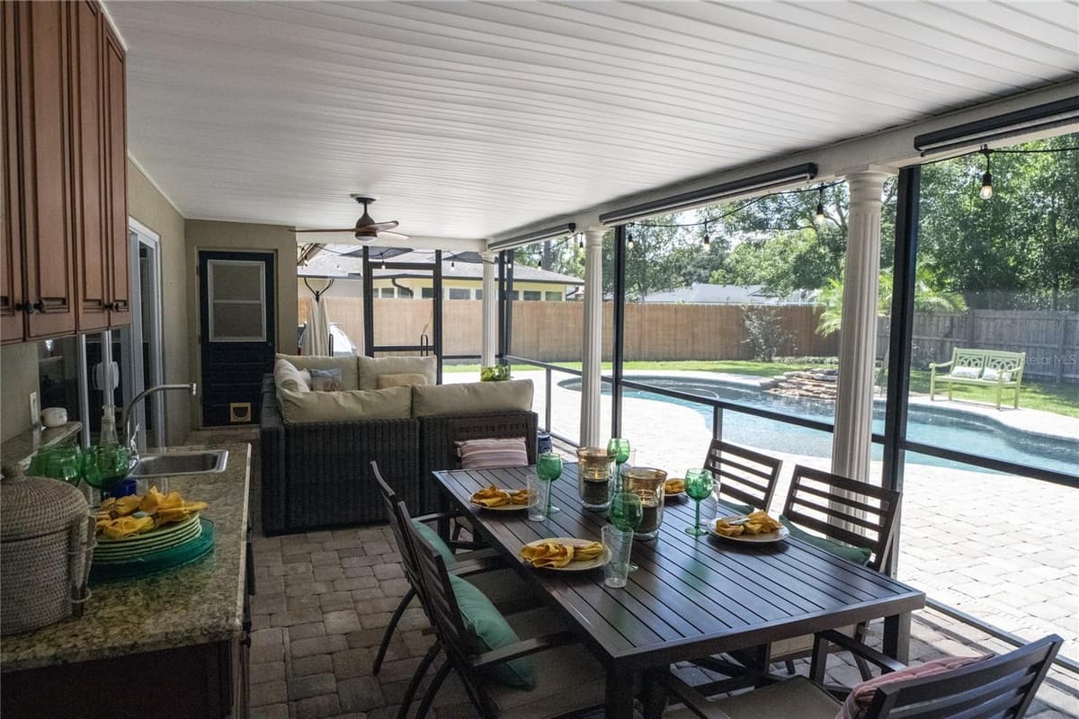718 FOX VALLEY DRIVE — photo 13 of 25