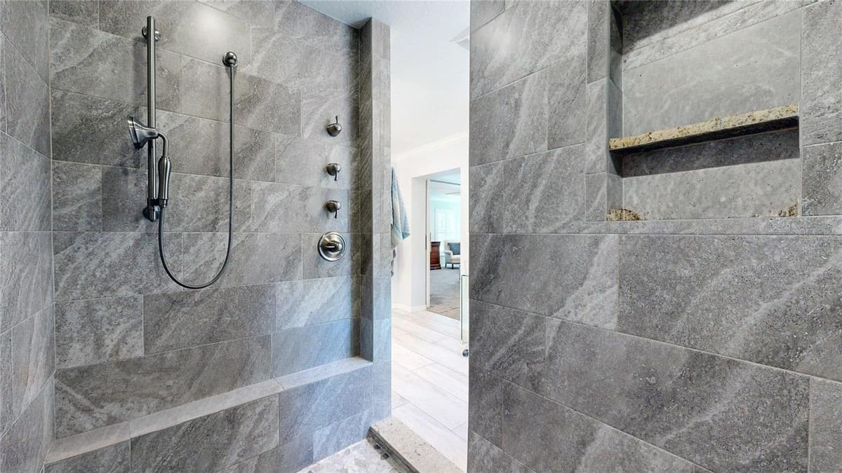 718 FOX VALLEY DRIVE — photo 10 of 25