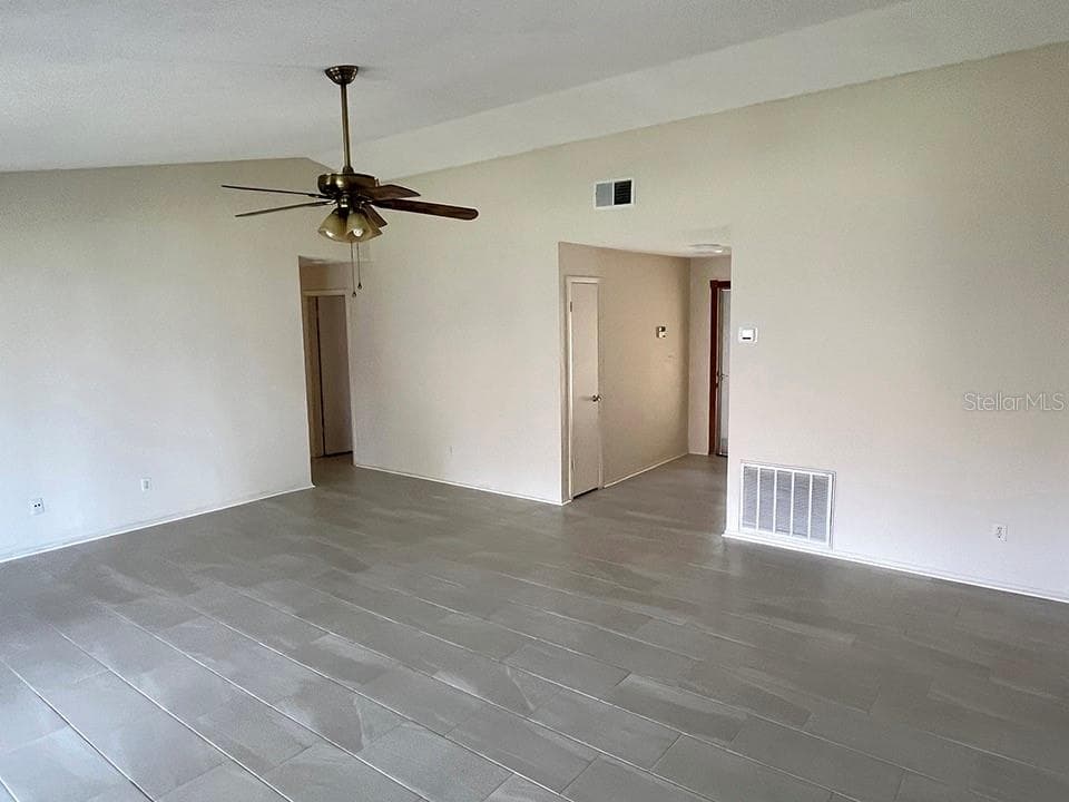 2127 SPICE AVENUE — photo 5 of 15