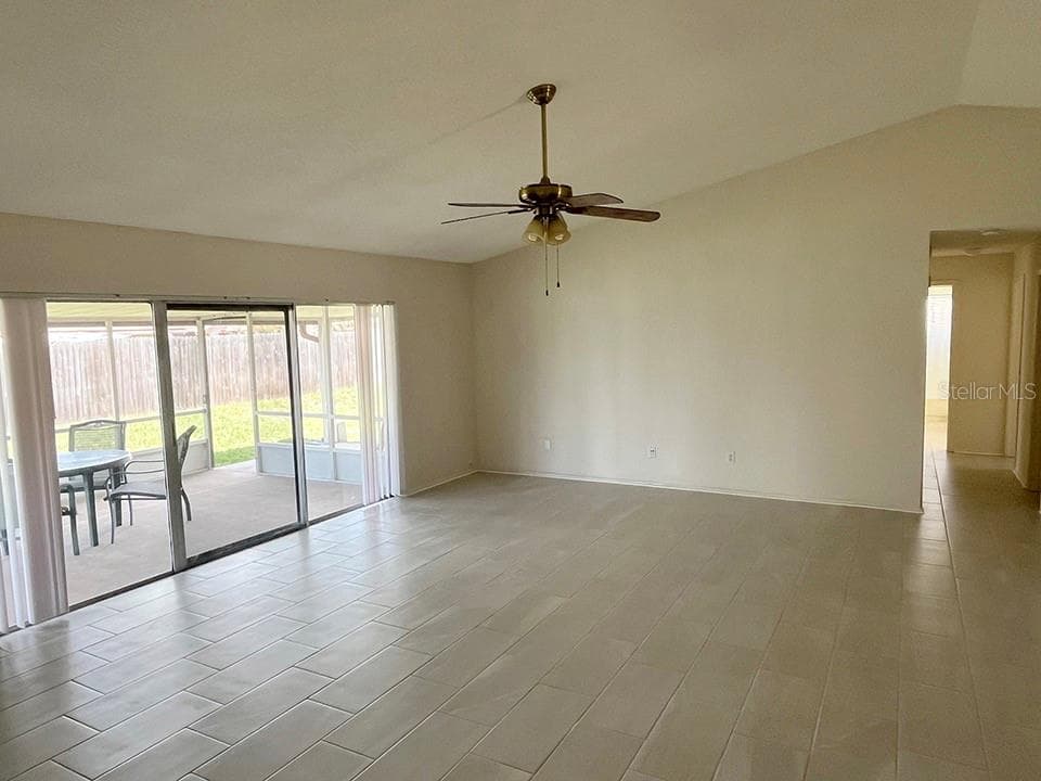 2127 SPICE AVENUE — photo 6 of 15