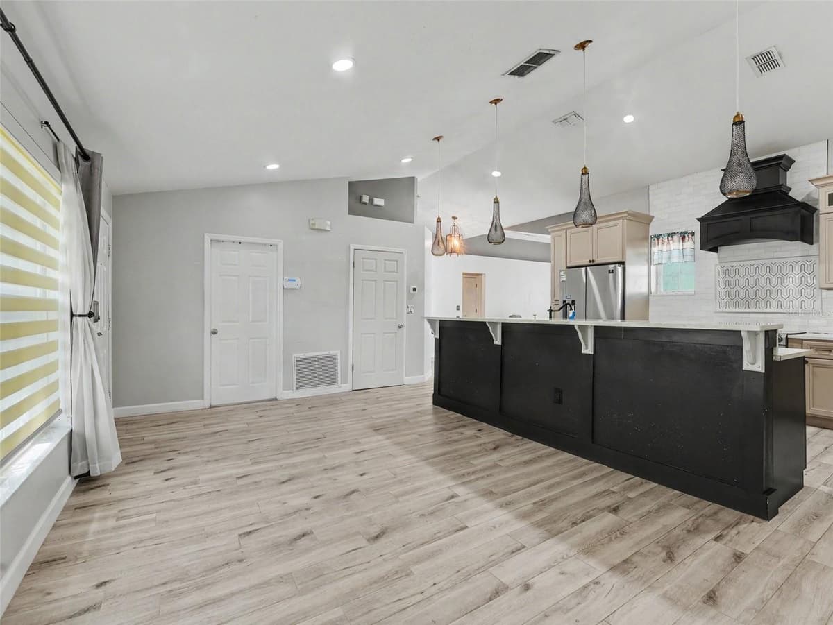 147 TIMBERPARK DRIVE — photo 8 of 22