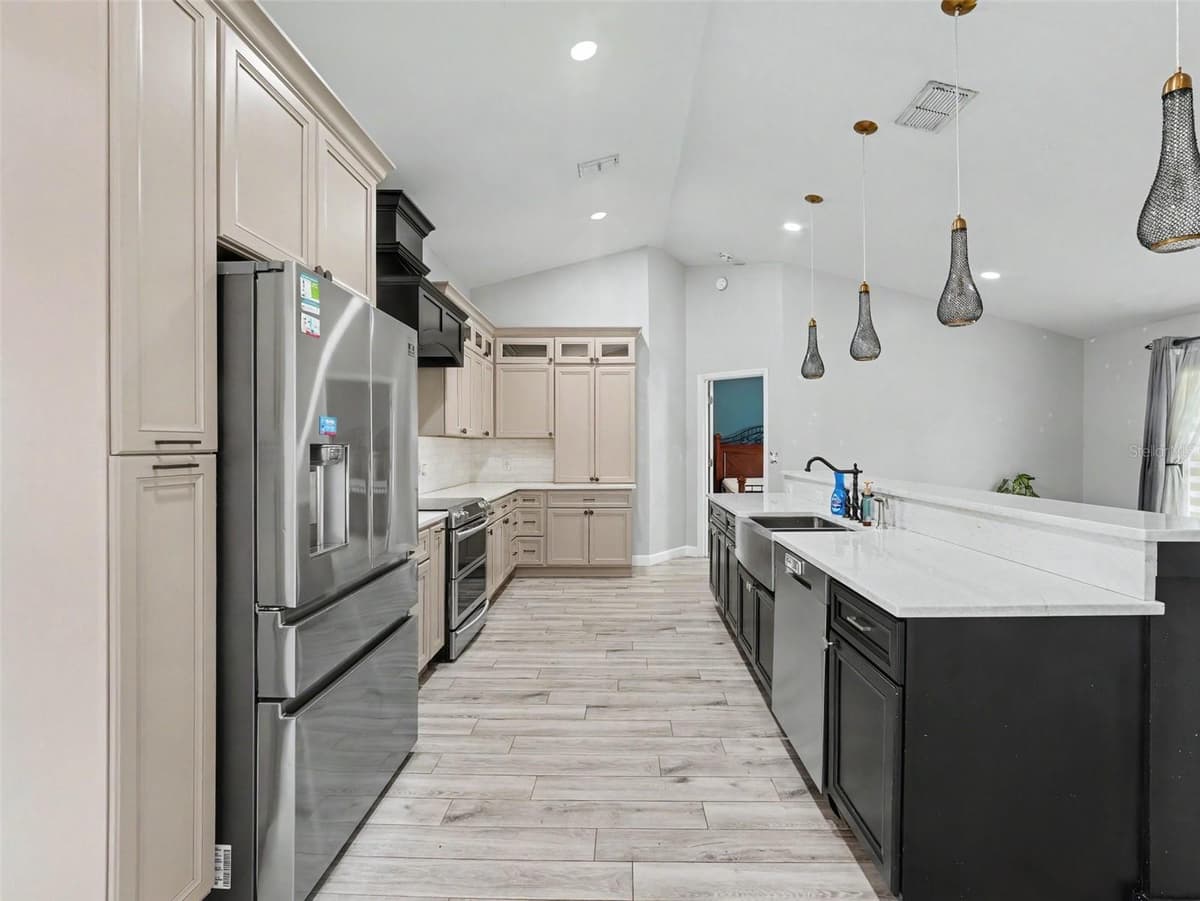 147 TIMBERPARK DRIVE — photo 5 of 22