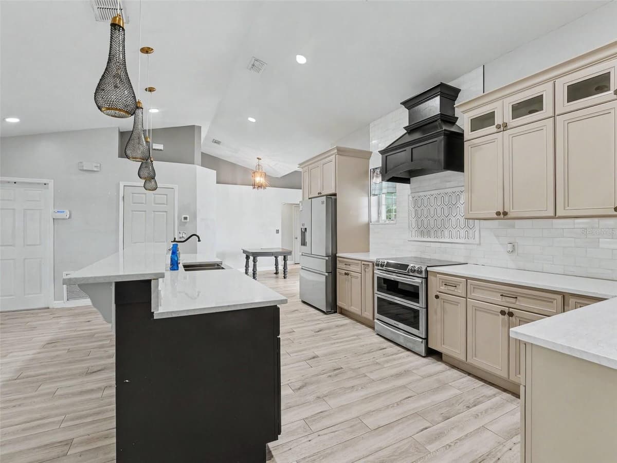 147 TIMBERPARK DRIVE — photo 9 of 22