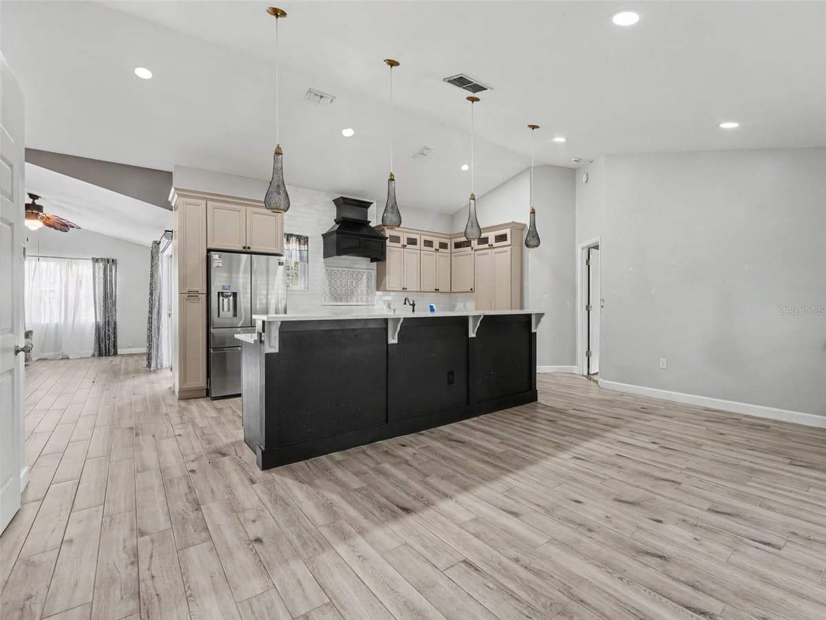 147 TIMBERPARK DRIVE — photo 7 of 22