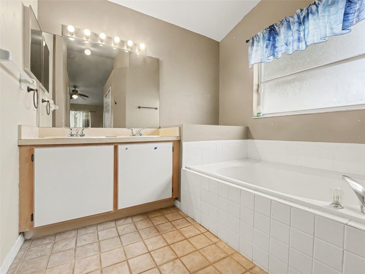 147 TIMBERPARK DRIVE — photo 12 of 22