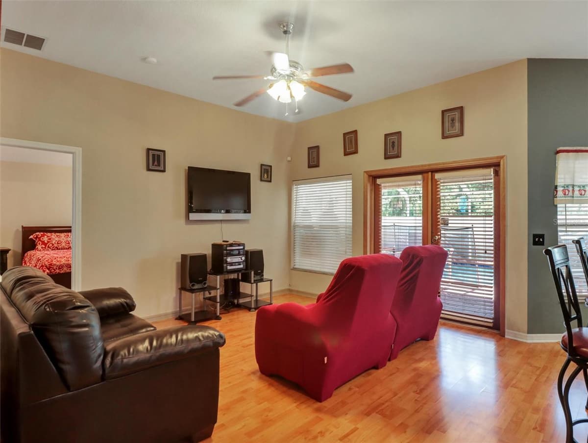 7515 TERRACE RIVER DRIVE — photo 9 of 37