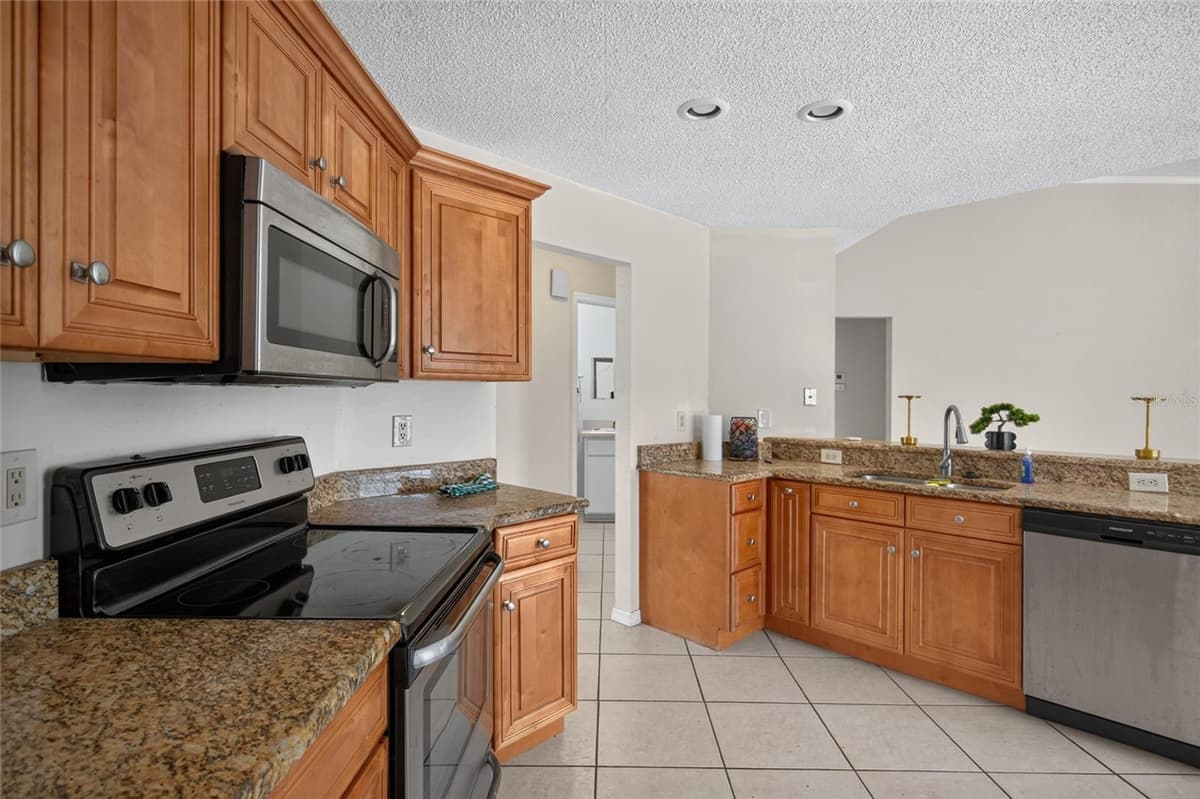 13625 DEVENTER COURT — photo 26 of 57