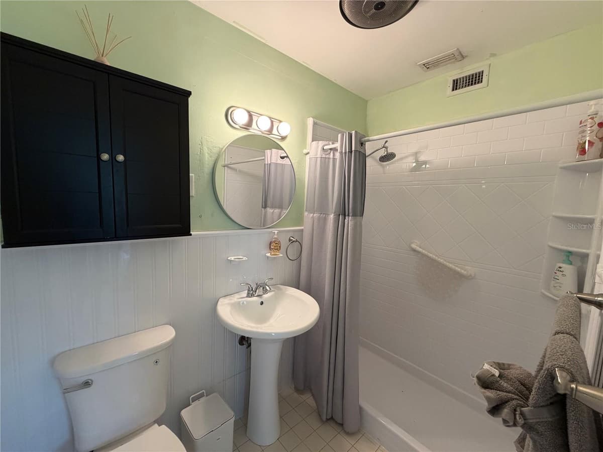 2201 AARON STREET — photo 20 of 26