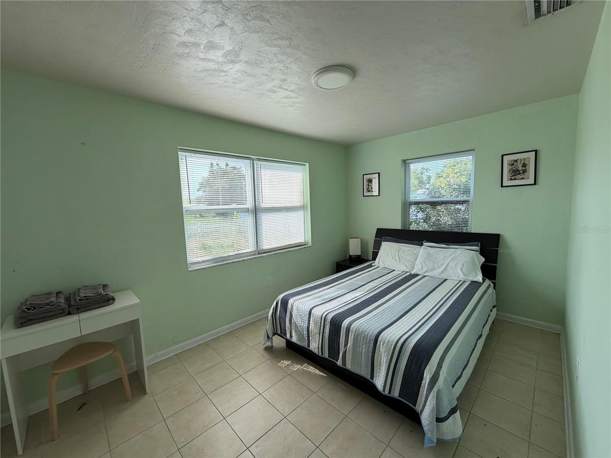 2201 AARON STREET — photo 24 of 26