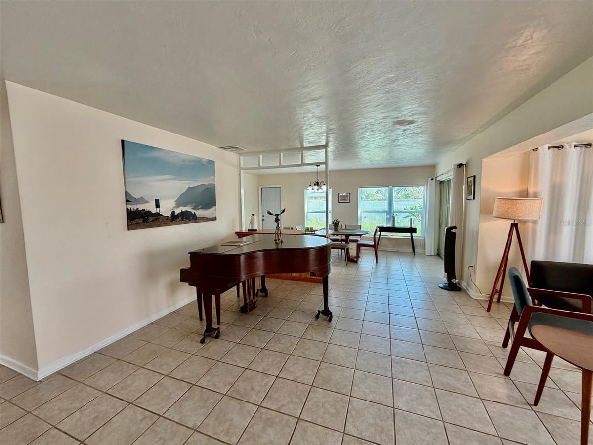 2201 AARON STREET — photo 14 of 26